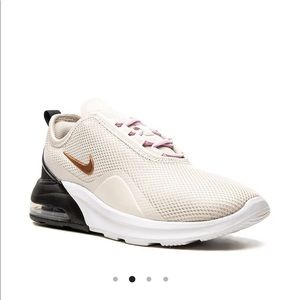 Nike Air Max Motion 2 sneakers Sz. 6